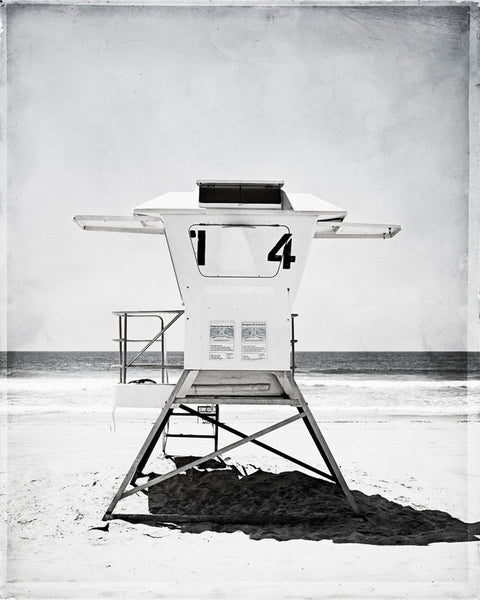 Black and White Lifeguard Stand Picture by carolyncochrane.com