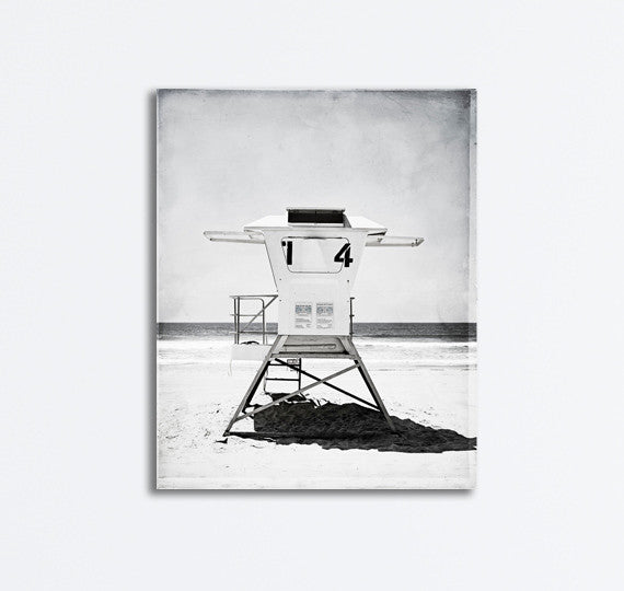 Black and White Lifeguard Stand Picture by carolyncochrane.com